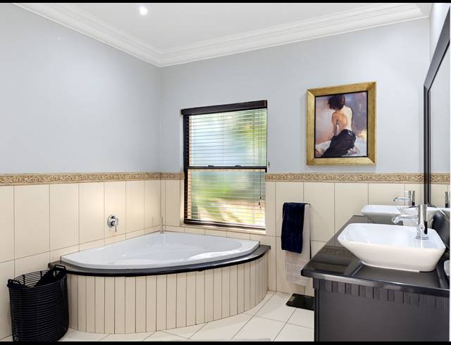 5 BEDROOM FREEHOLD FOR SALE IN ZIMBALI ESTATE